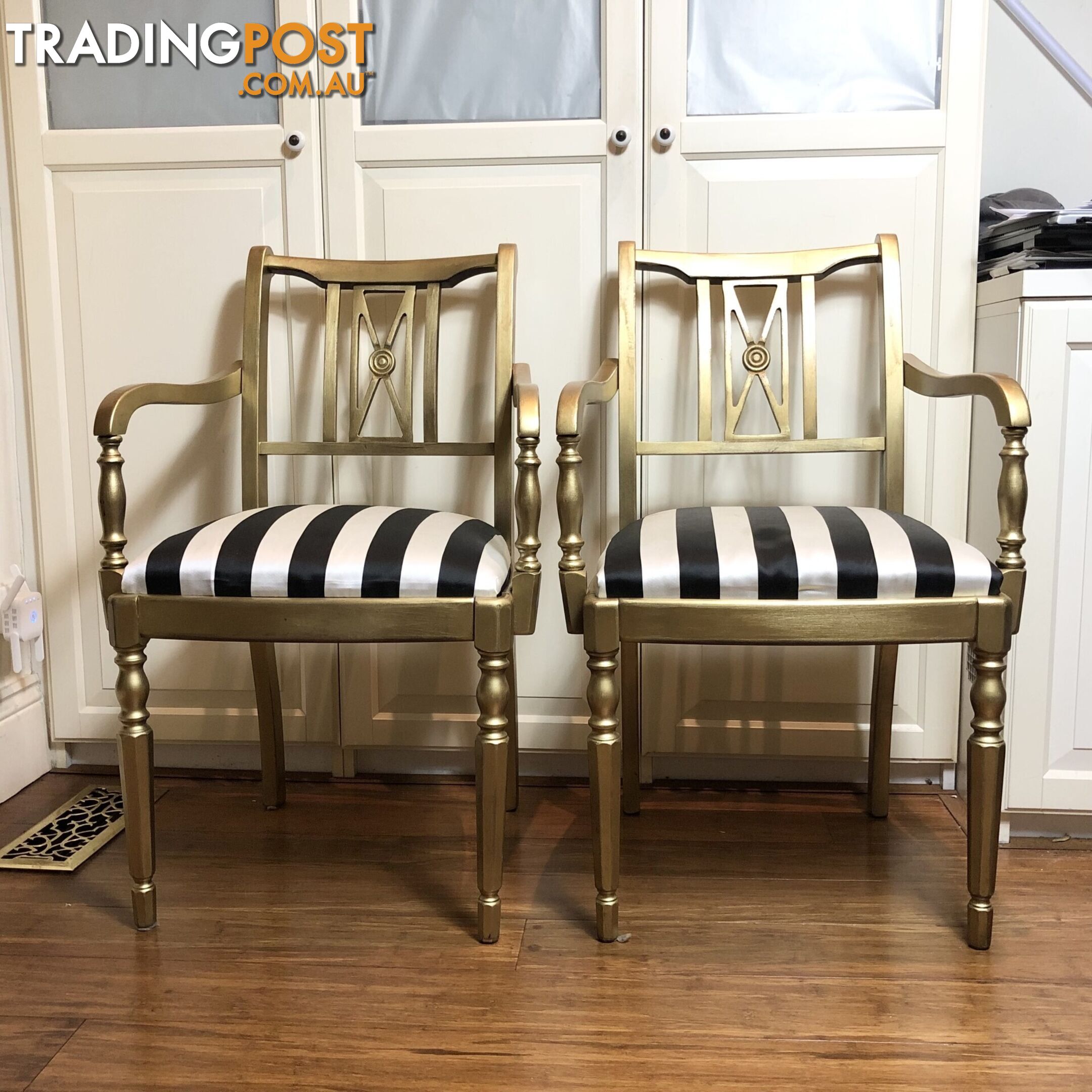 💺2 Gilt & Carved Hollywood Style Accent Armchairs With B&W Satin Seat