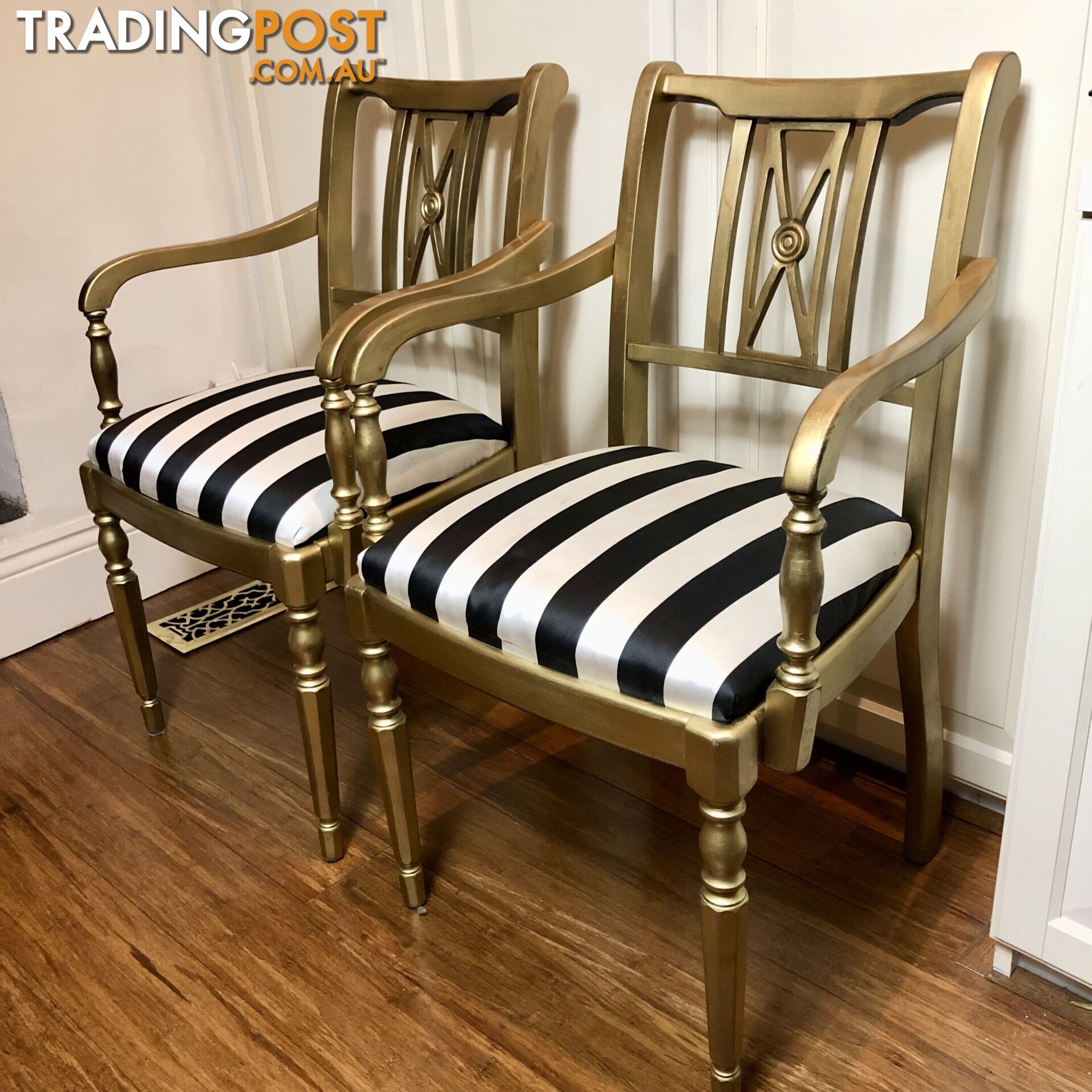 💺2 Gilt & Carved Hollywood Style Accent Armchairs With B&W Satin Seat