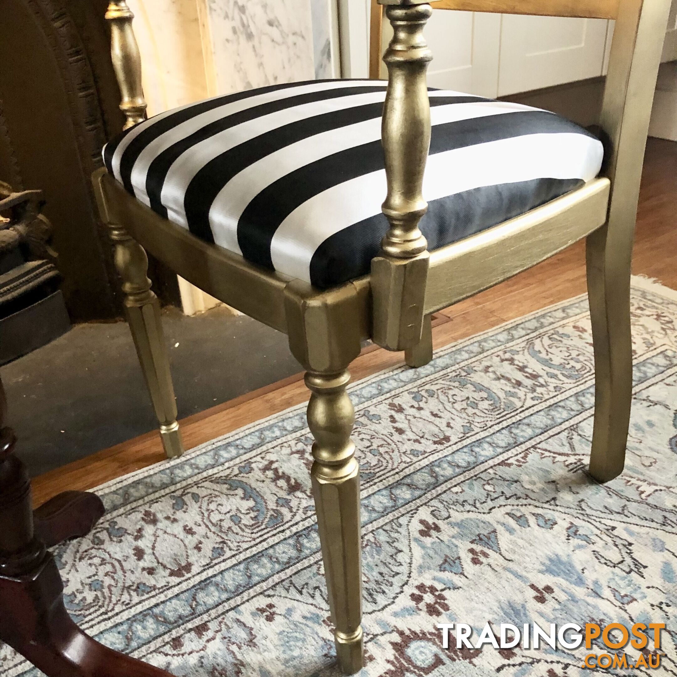 💺2 Gilt & Carved Hollywood Style Accent Armchairs With B&W Satin Seat