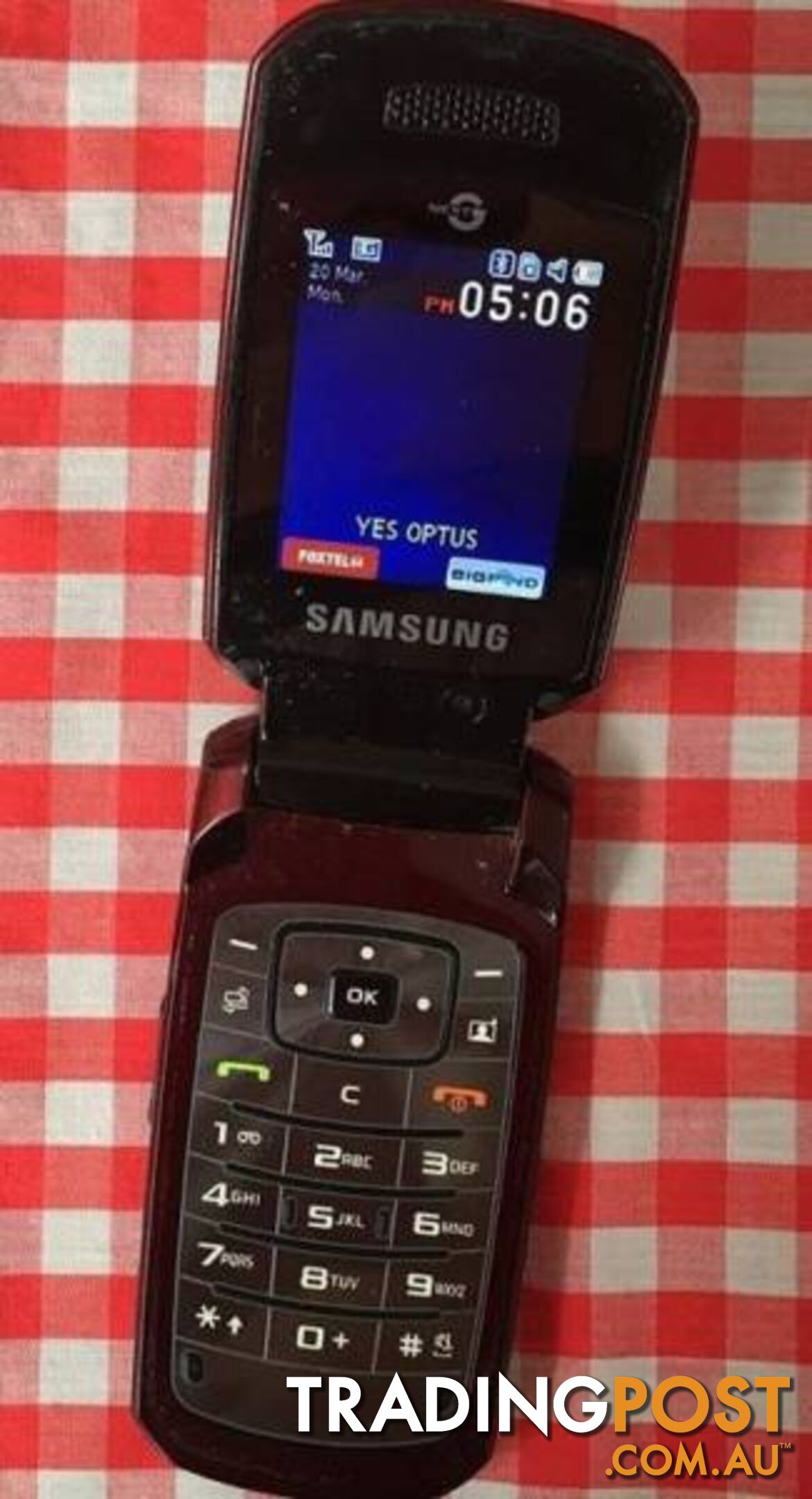 SAMSUNG FLIP PHONE 3.2 MP CAMERA (UNLOCKED)
