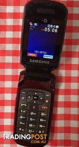 SAMSUNG FLIP PHONE 3.2 MP CAMERA (UNLOCKED)