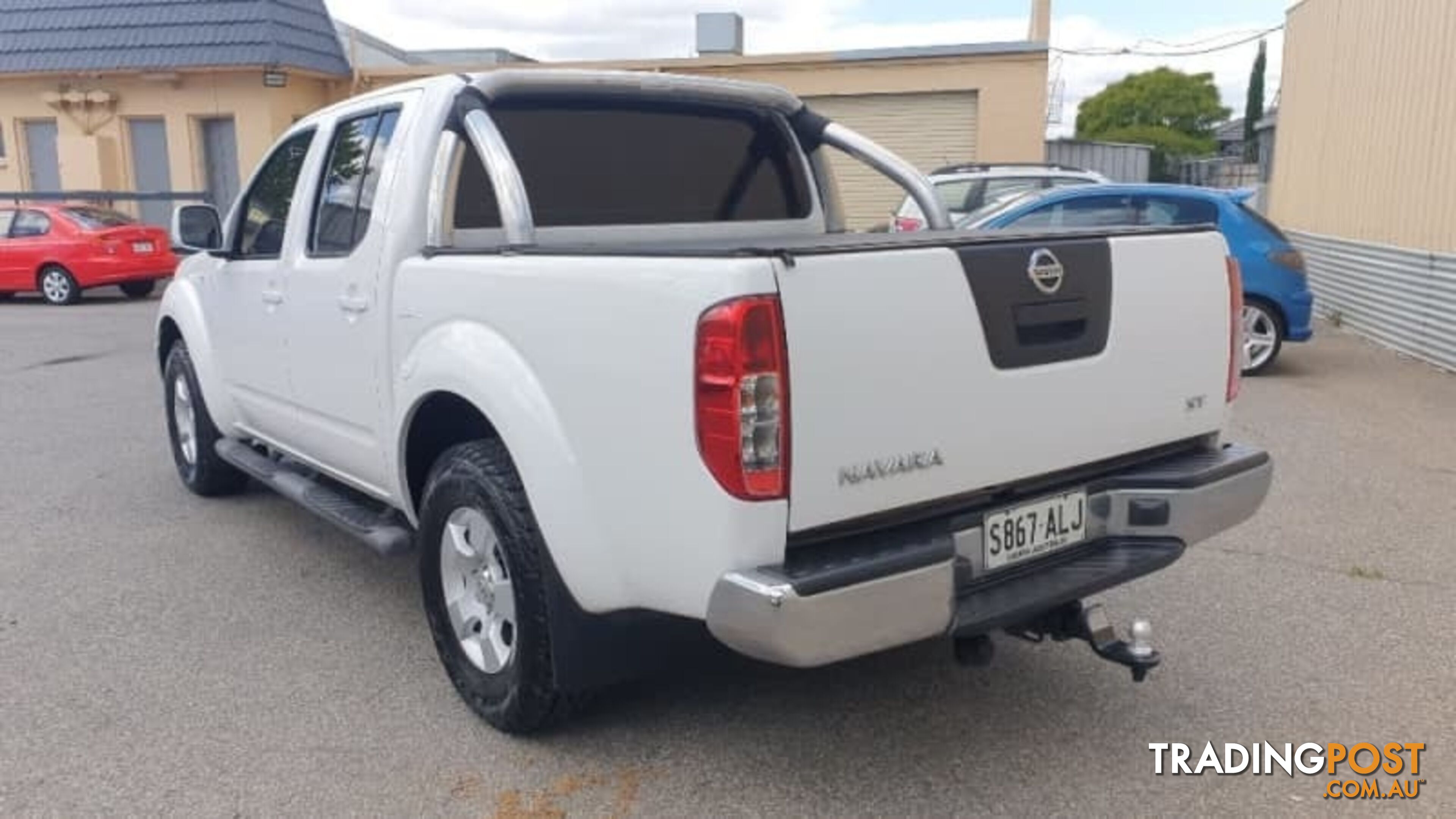 2010 NISSAN NAVARA   