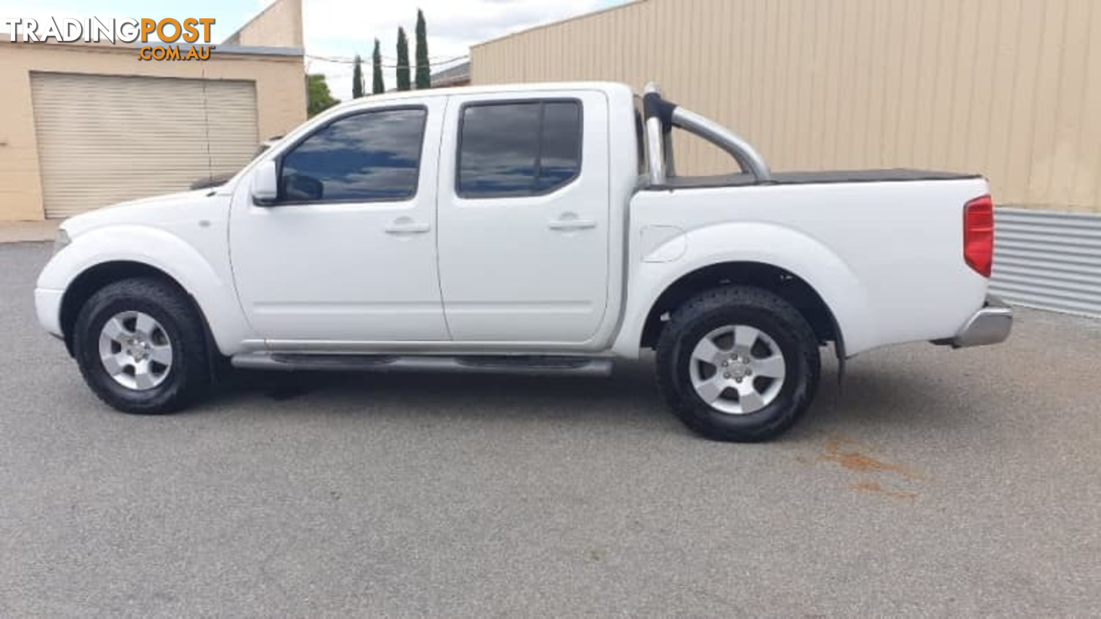 2010 NISSAN NAVARA   