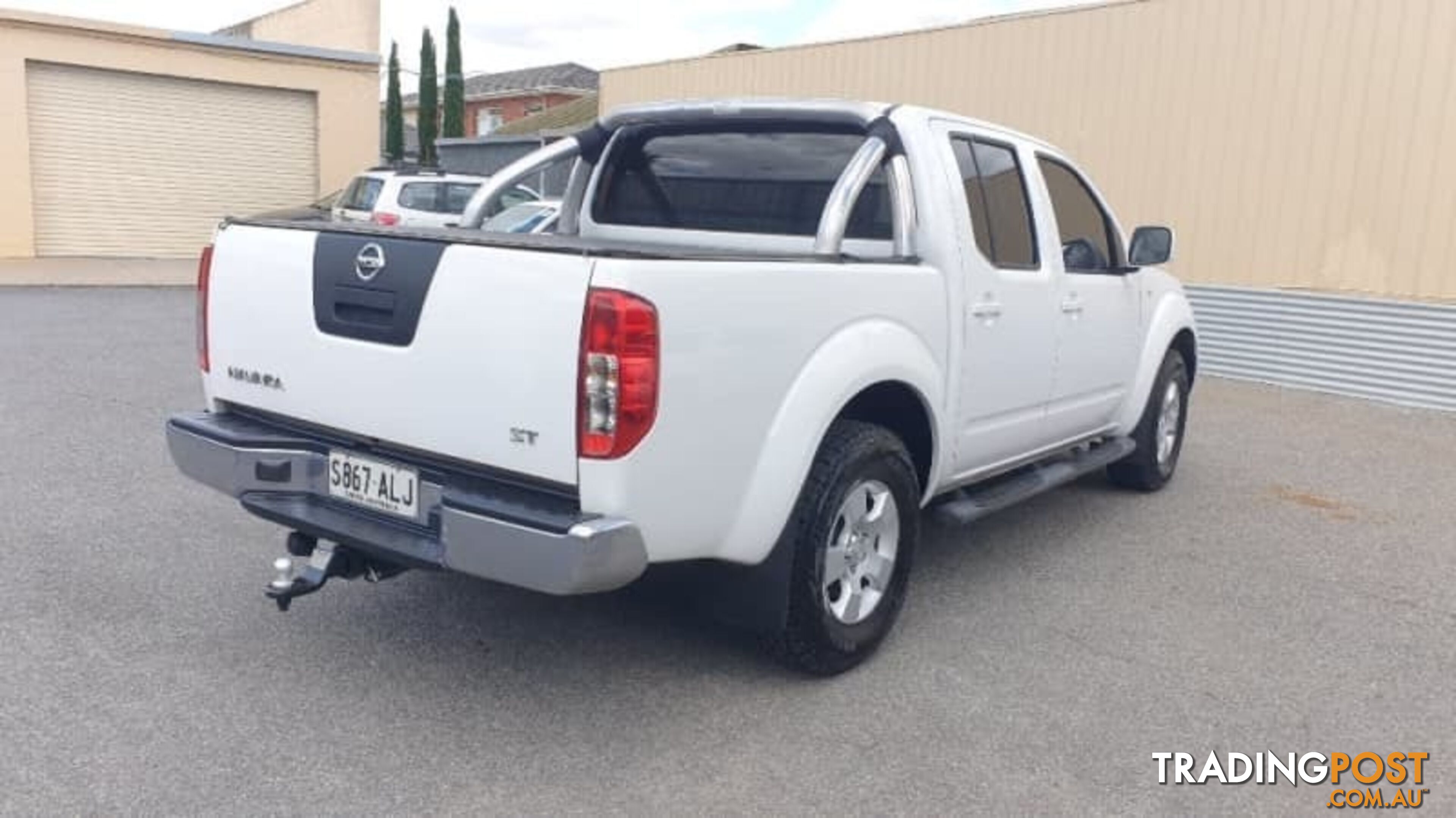 2010 NISSAN NAVARA   