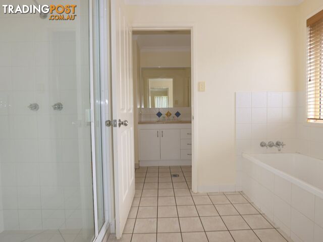 2 Kaitlyn Place EMERALD QLD 4720