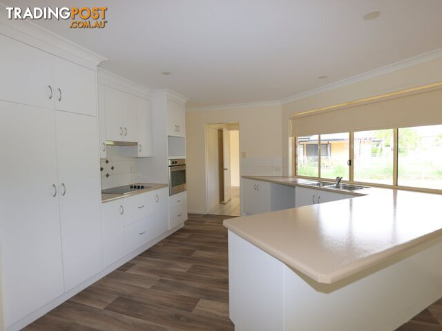 2 Kaitlyn Place EMERALD QLD 4720