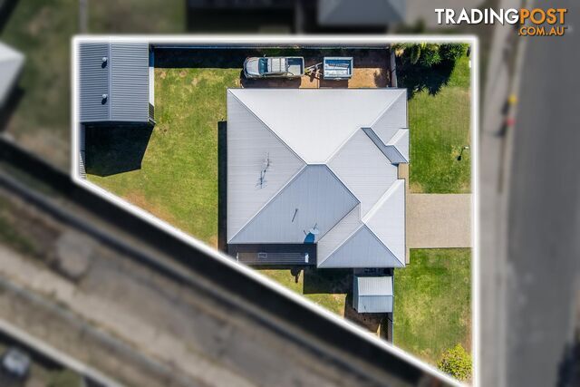 19 Lauren Drive EMERALD QLD 4720 - photo 2 of 18