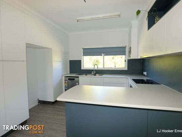 15 Roseanne Road EMERALD QLD 4720