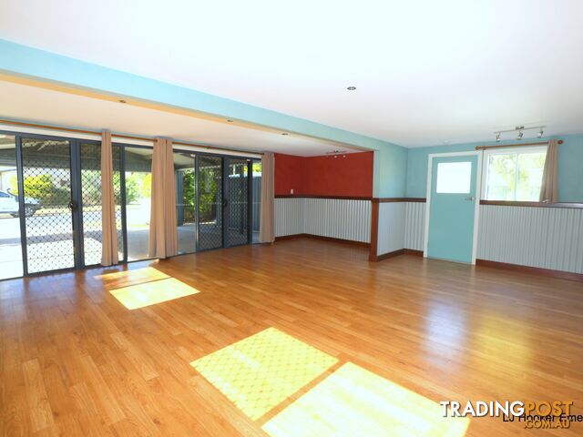 15 Roseanne Road EMERALD QLD 4720