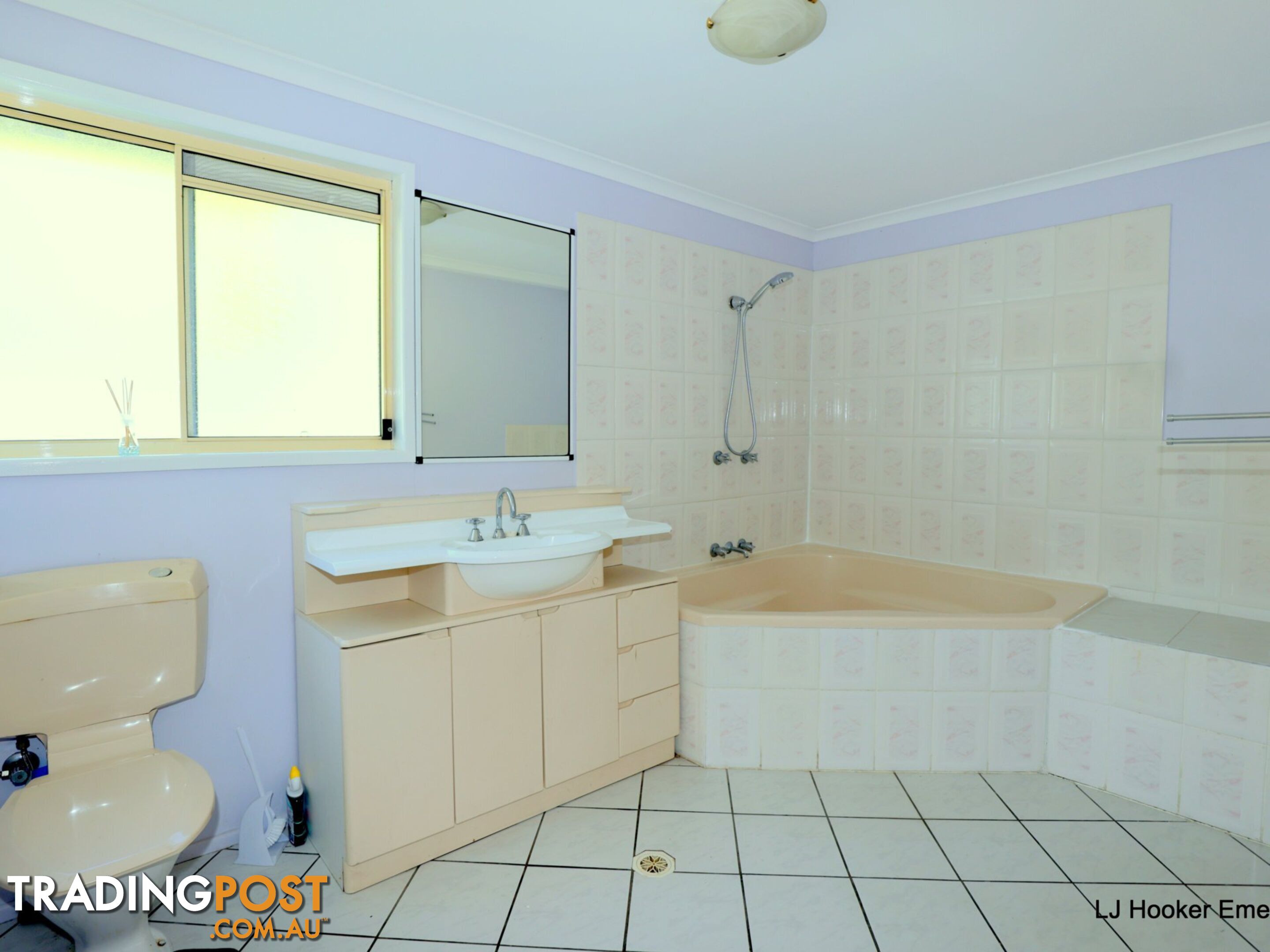 15 Roseanne Road EMERALD QLD 4720