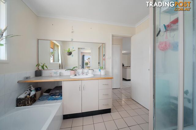 2 Smith Place EMERALD QLD 4720