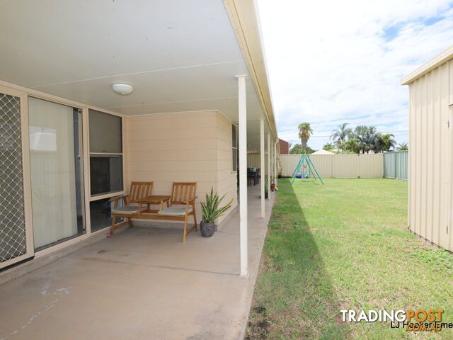 10 Chalmers Crescent EMERALD QLD 4720