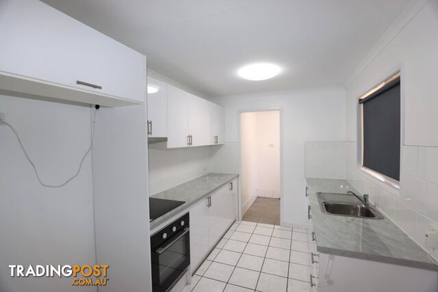 18 Colleen Avenue EMERALD QLD 4720 - photo 2 of 4