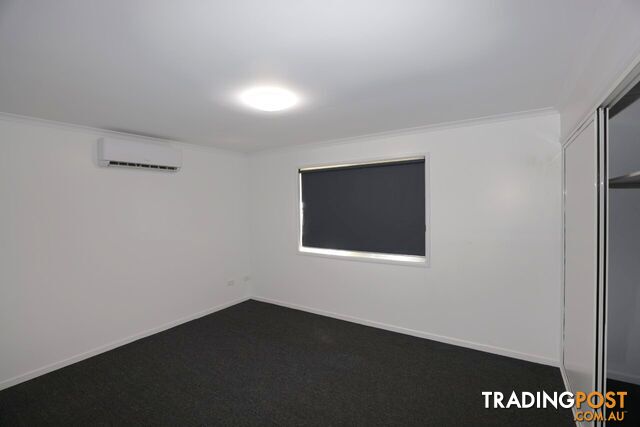 18 Colleen Avenue EMERALD QLD 4720 - photo 3 of 4