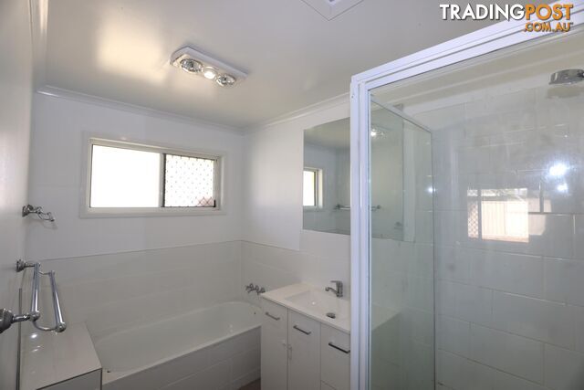 18 Colleen Avenue EMERALD QLD 4720 - photo 4 of 4