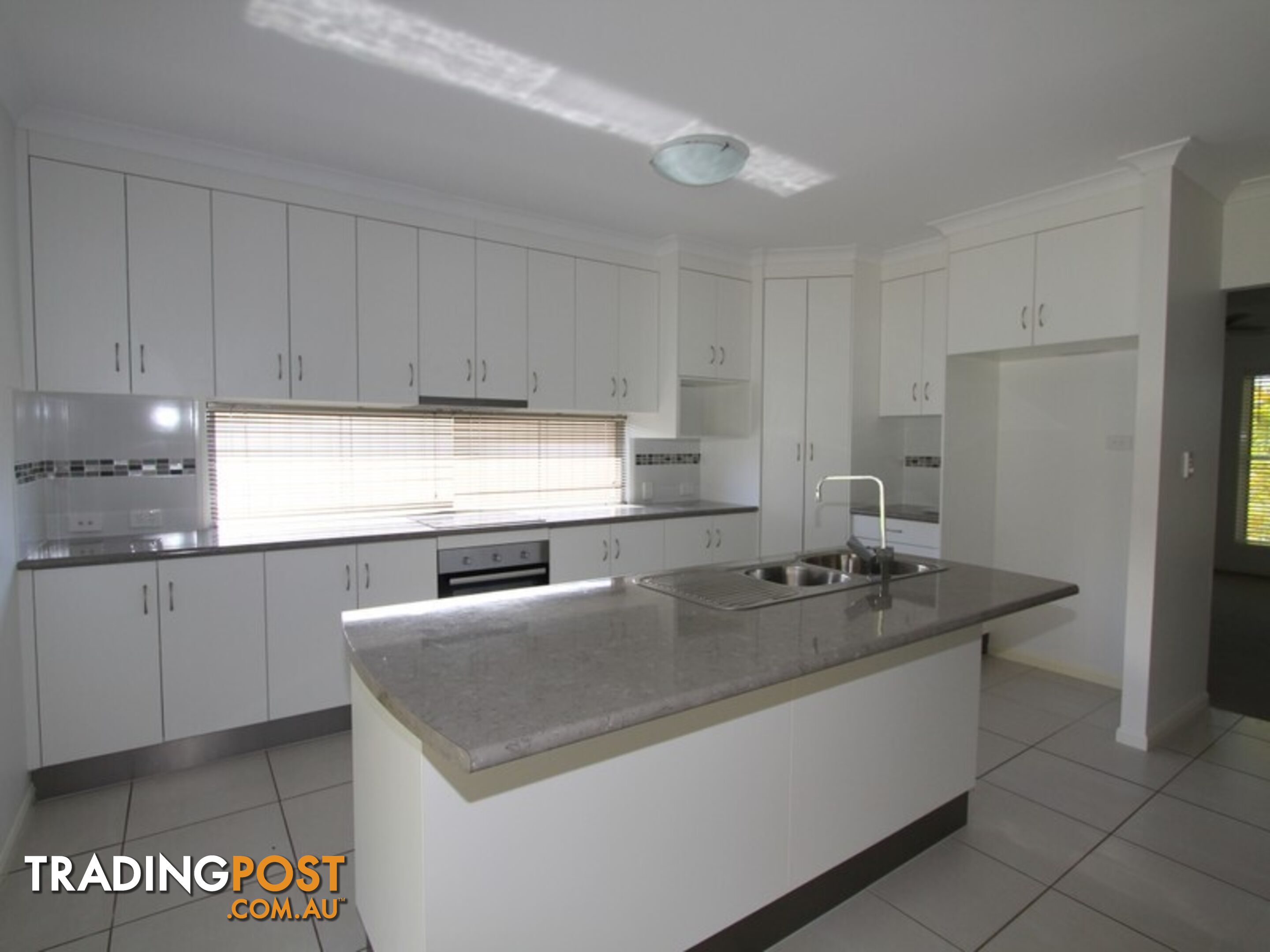 10 Rosehill Road EMERALD QLD 4720