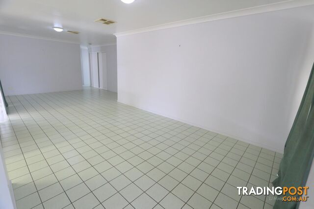 22 Loch Street EMERALD QLD 4720 - photo 3 of 8