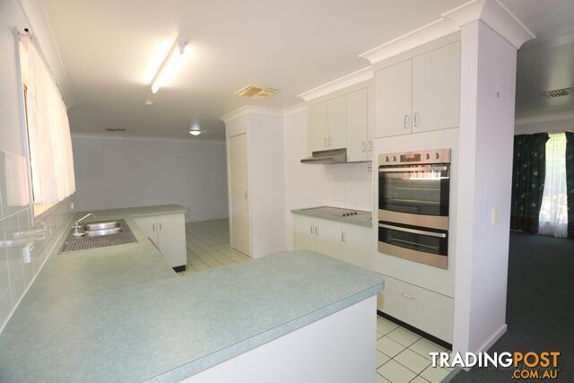 22 Loch Street EMERALD QLD 4720 - photo 2 of 8