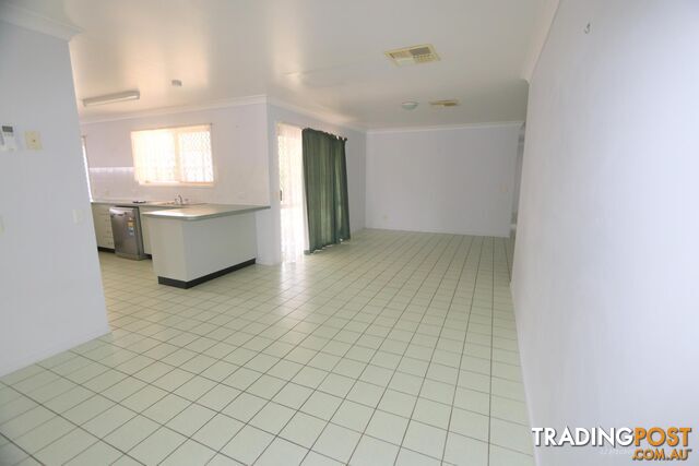 22 Loch Street EMERALD QLD 4720 - photo 5 of 8