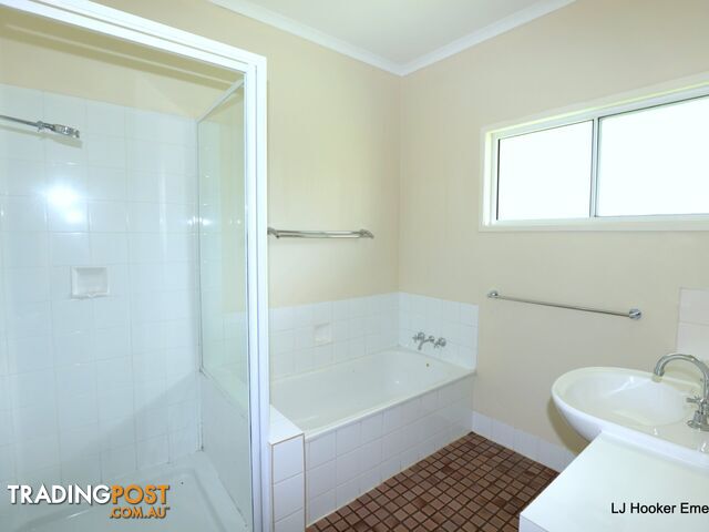 2 Eric Court EMERALD QLD 4720