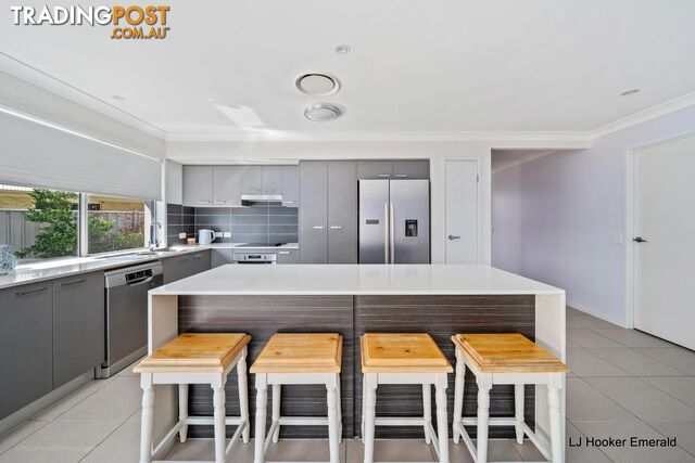 7 Canterbury Road EMERALD QLD 4720 - photo 5 of 17