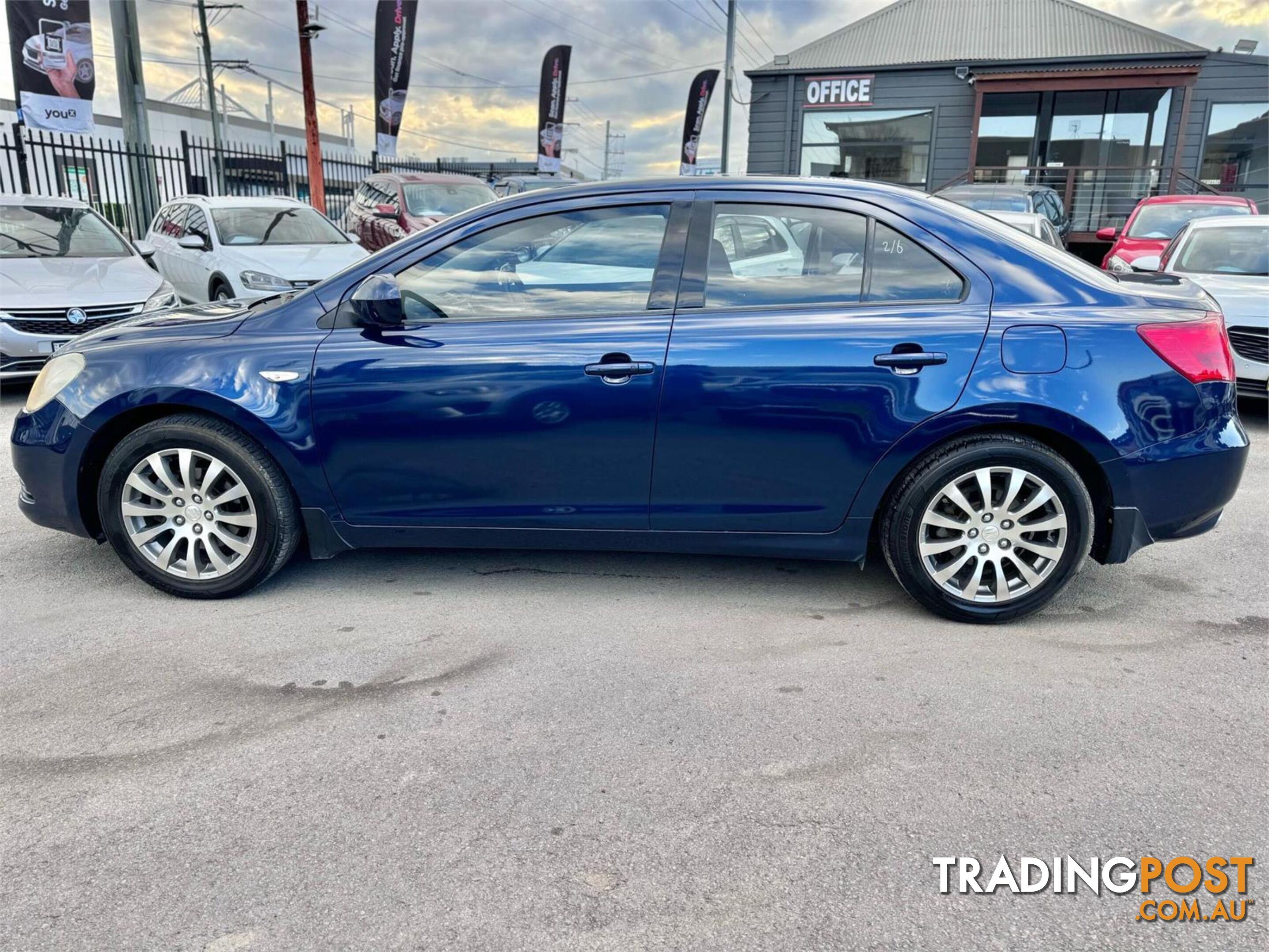 2010 SUZUKI KIZASHI XL FR 4D SEDAN