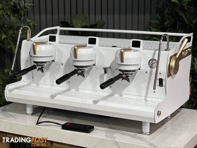 SYNESSO MVP 3 GROUP ESPRESSO COFFEE MACHINE WHITE & GOLD CUSTOM CAFE COMMERCIAL BARISTA RESTAURANT