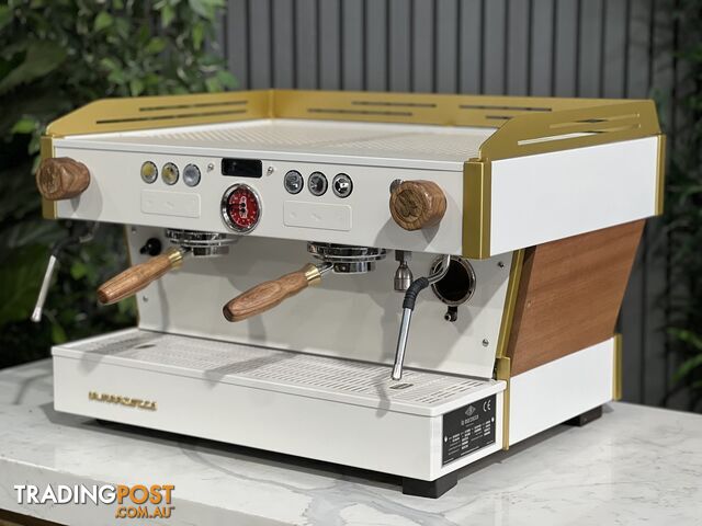 LA MARZOCCO LINEA PB 2 GROUP WHITE & GOLD ESPRESSO COFFEE MACHINE W/ TIMBER CAFE COMMERCIAL