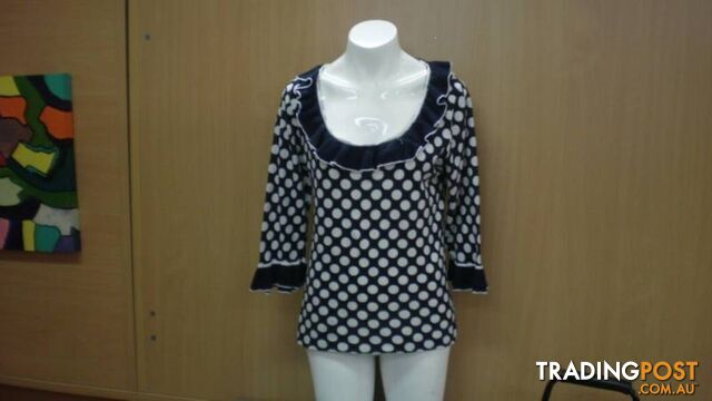UNBRANDED - Dotted black + white top