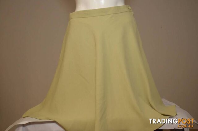 Sisial Women&#39;s pale green skirt size 14