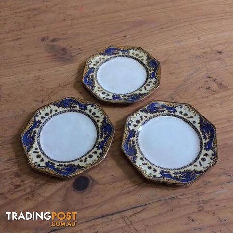 Three English Porcelain &#34;Ming&#34; plates