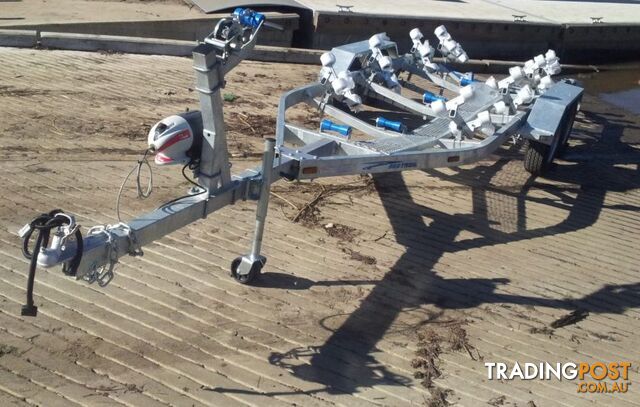 GAL BOAT TRAILER SUITS UP TO A 6.7 mt FIBERGLASS HULL TANDEM AXLE TARE 610 kg ATM 2800 kg HYD BRAKED