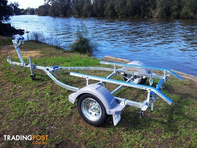 GAL BOAT TRAILER TO SUIT UP TO 5.0 mt ALUMINIUM HULL TARE 220 kg ATM 749 kg