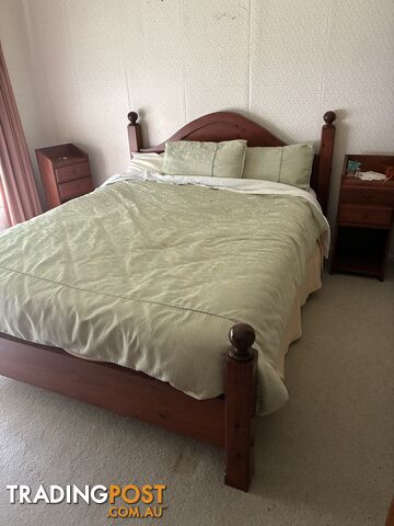 4 poster bed frame and queen size bed - photo 2 of 2