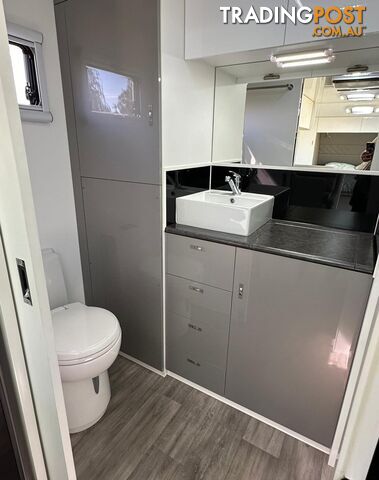 2024 Red Centre Newell + 21' TYPE C - Available for immediate delivery! - photo 3 of 40