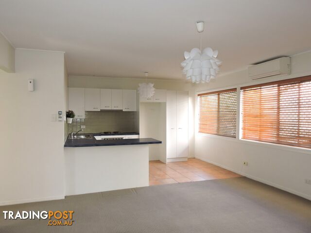 2/5 Curwen Terrace CHERMSIDE QLD 4032