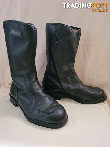 BOOTS , full leather , oil proof size 7 , though fits sz 8 ladies