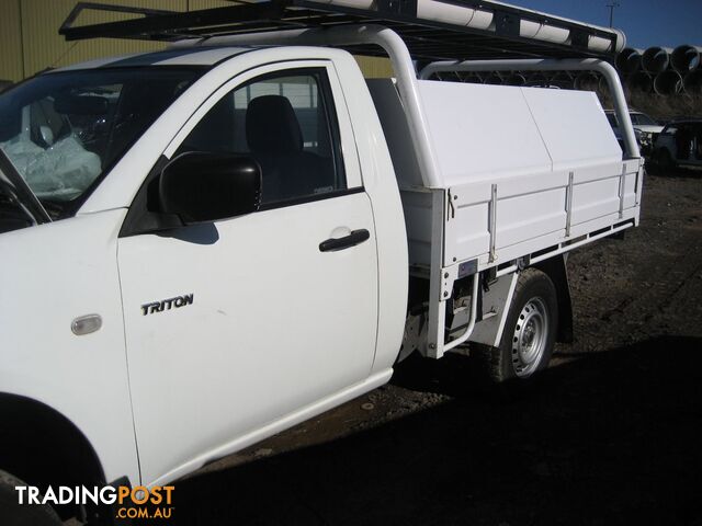 MITSUBISHI TRITON 2014 UTE FOR WRECKING AND PARTS COMPLETE CAR