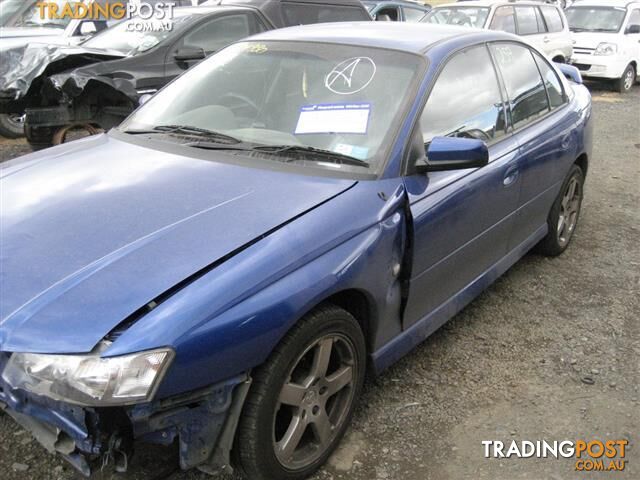 VZ COMMODORE SV6 FOR WRECKING,MANY PARTS