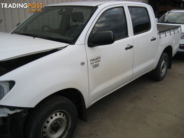 TOYOTA HILUX 2010 SR DAUL CAB FOR PARTS AND WRECKING (COMPLETE CAR)