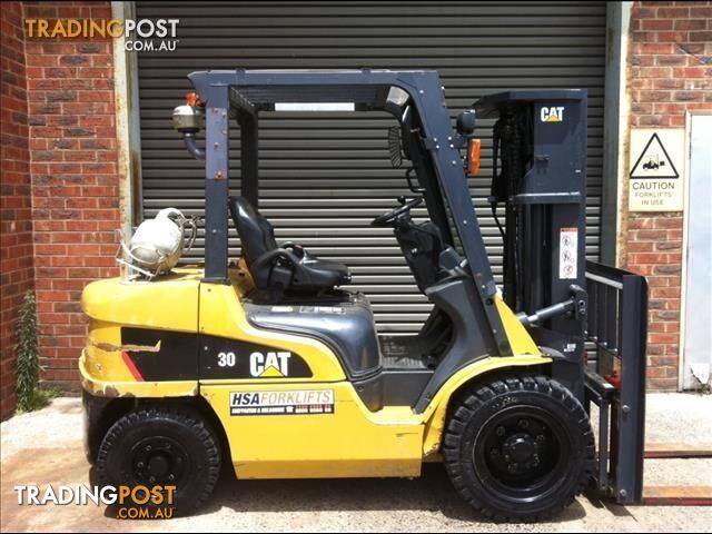 Forklift - Cat 3 Tonner with Container Mast - as new