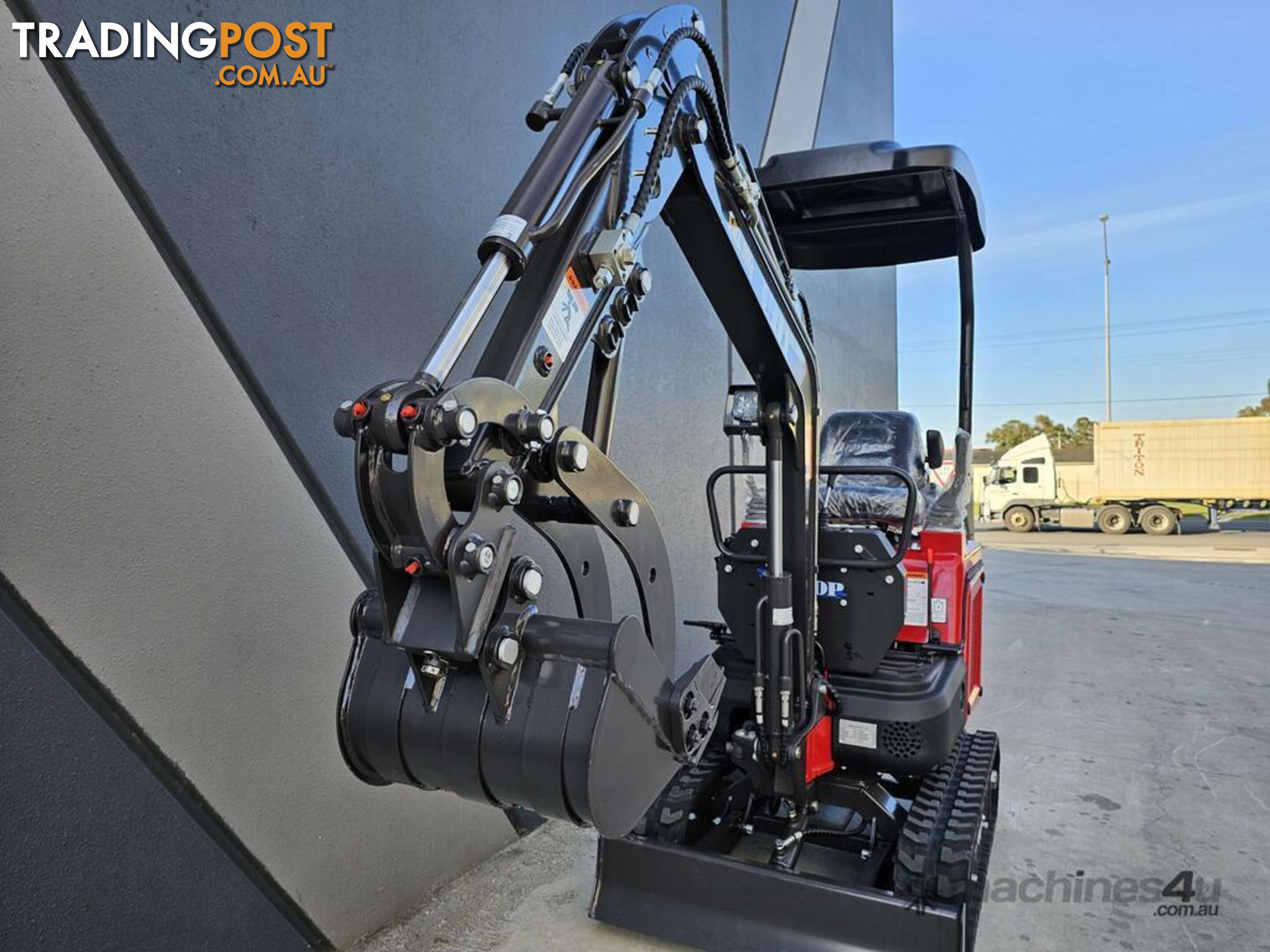 NEW UHI UME10P MINI EXCAVATOR WITH 9 ATTACHMENTS (WA ONLY)