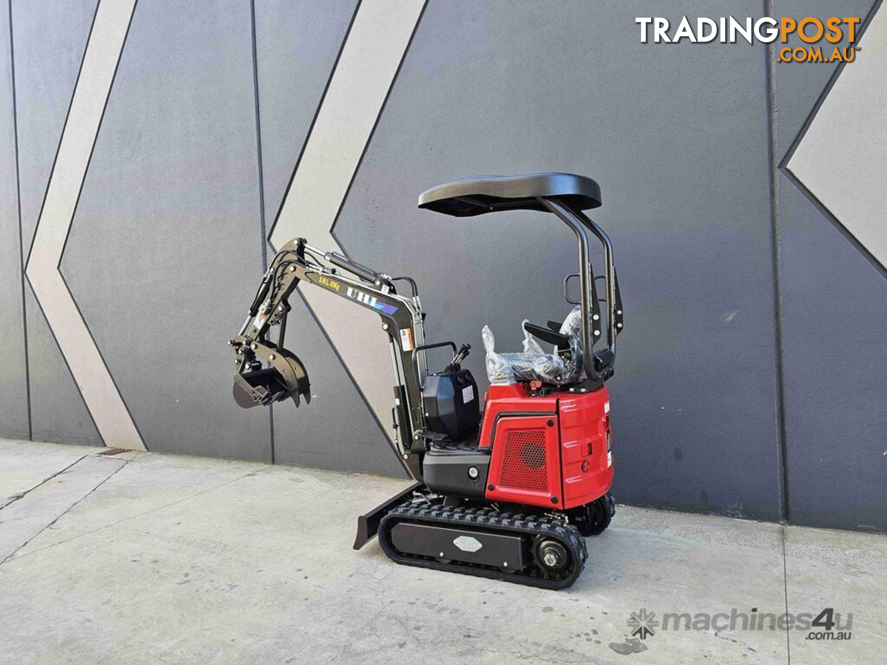 NEW UHI UME10P MINI EXCAVATOR WITH 9 ATTACHMENTS (WA ONLY)