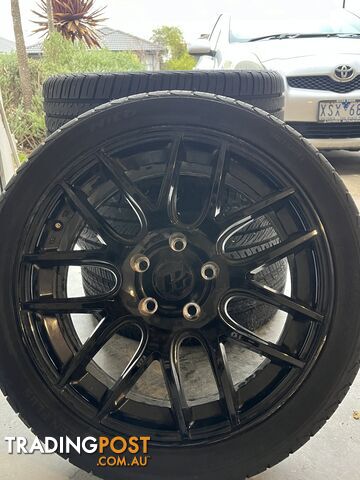 Hussla 18” gloss rims with tyres