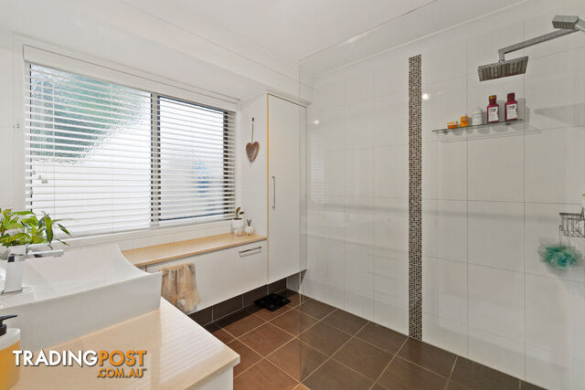 8 Morgan  Close MANLY WEST QLD 4179