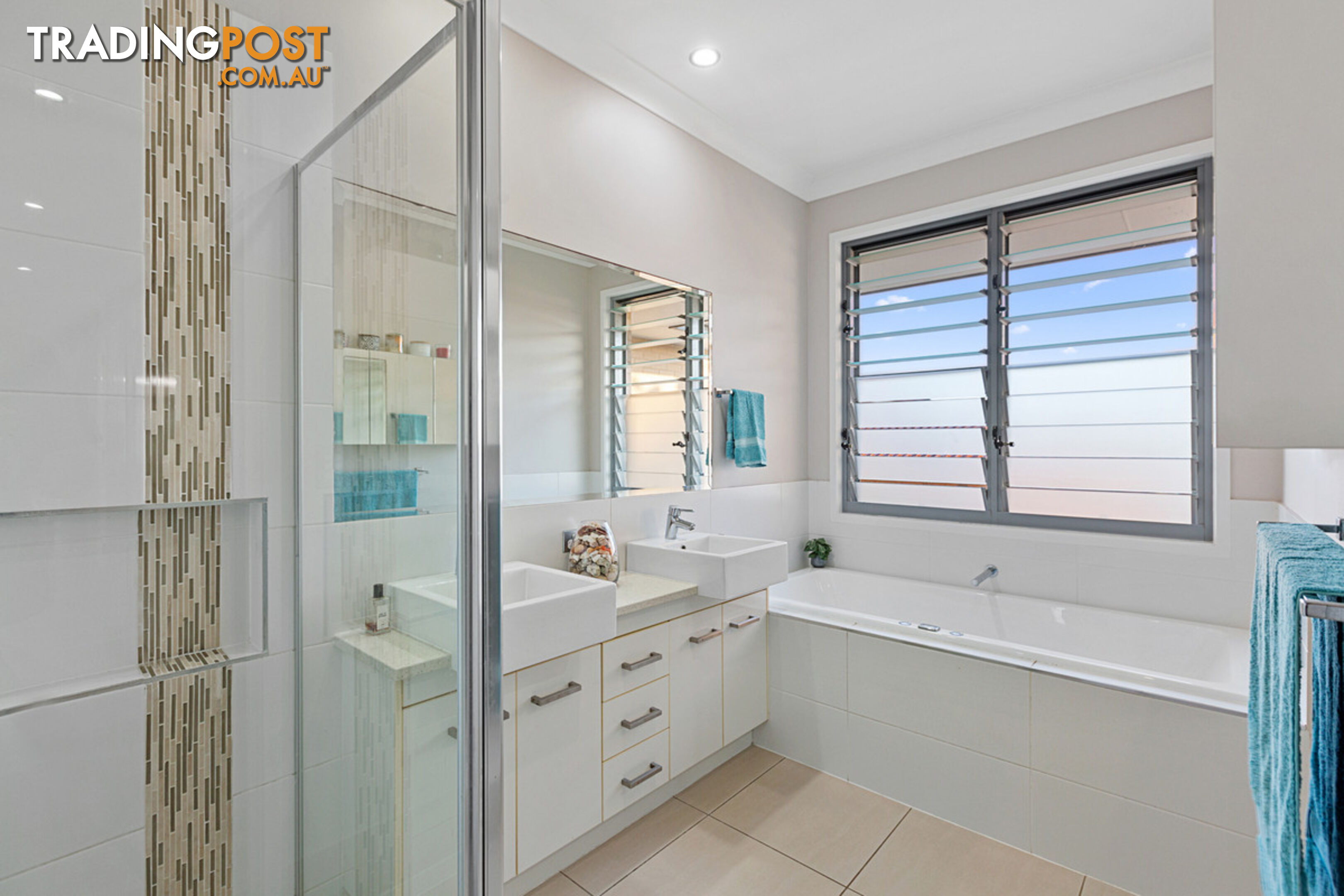 8 Lookout Court VICTORIA POINT QLD 4165