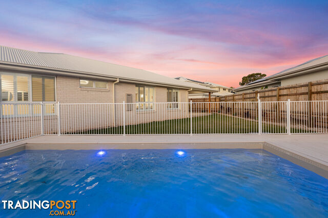 27 Radiance Crescent THORNLANDS QLD 4164