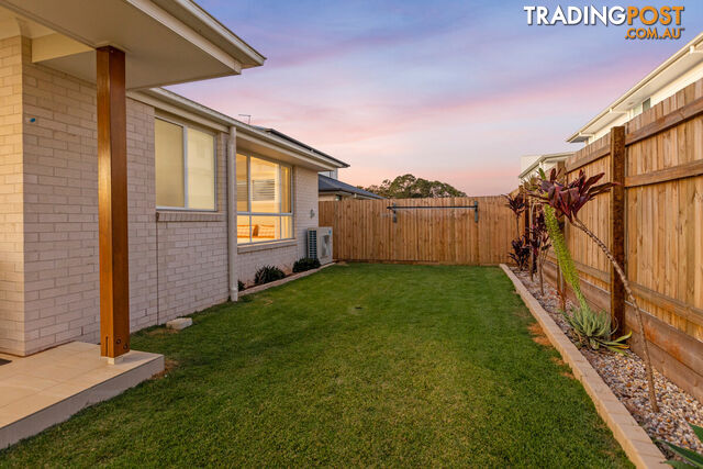 27 Radiance Crescent THORNLANDS QLD 4164