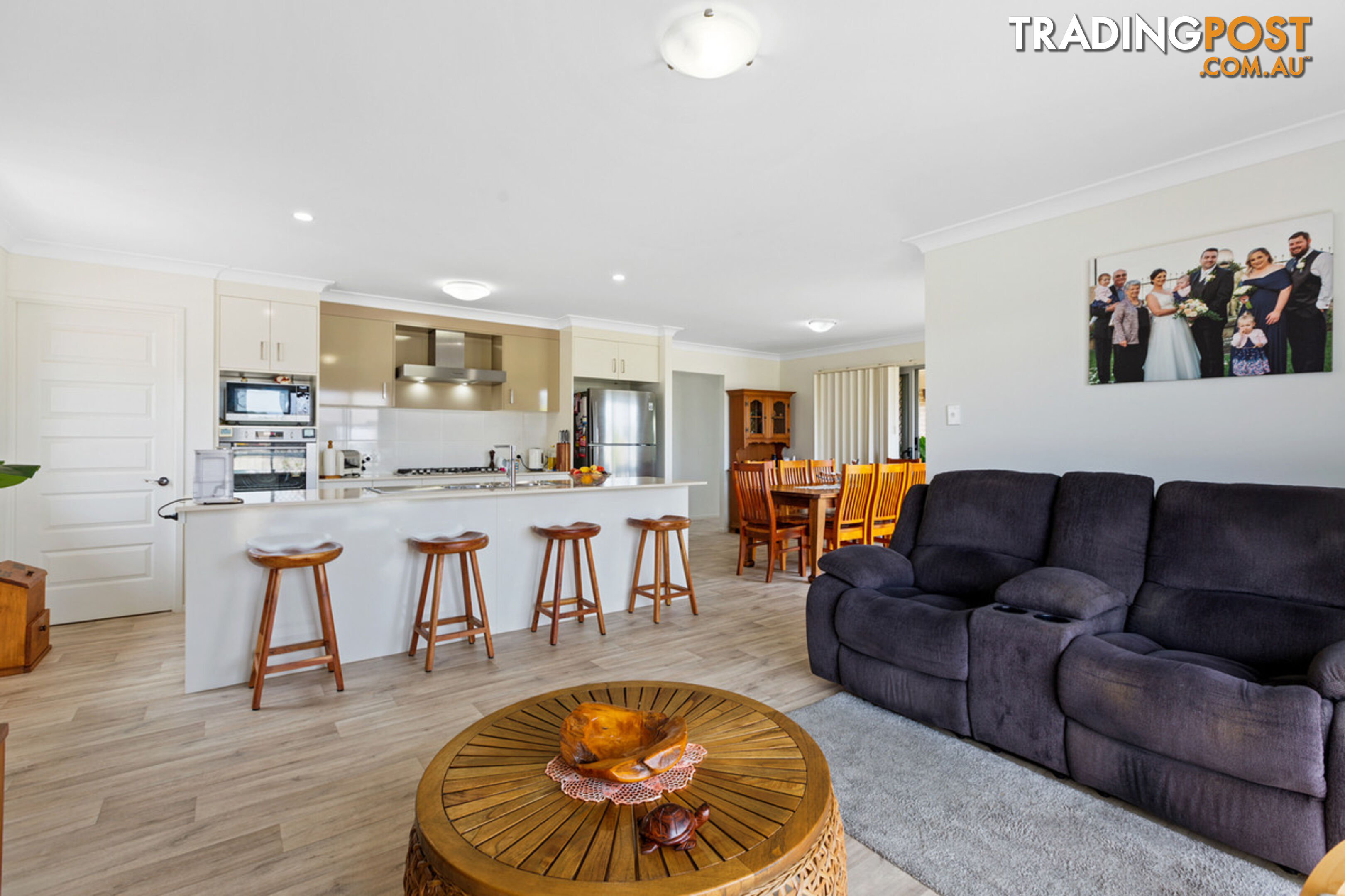 8 Willis Close REDLAND BAY QLD 4165