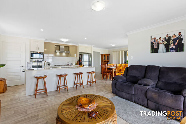 8 Willis Close REDLAND BAY QLD 4165